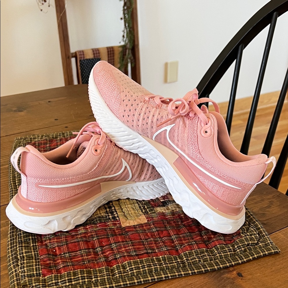 Nike Women's react infinity fly knit Blush Pink Athletic Sneakers
